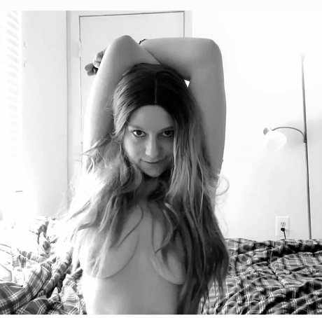 Ariel Monroe actrice sexy image