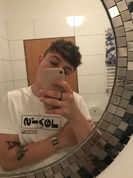 Ronnie Milbs art de star du porno des photos