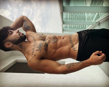 Roney modèle magnifique galeries