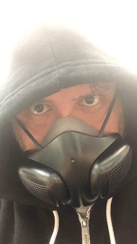 Roger XS actrice libre des photos