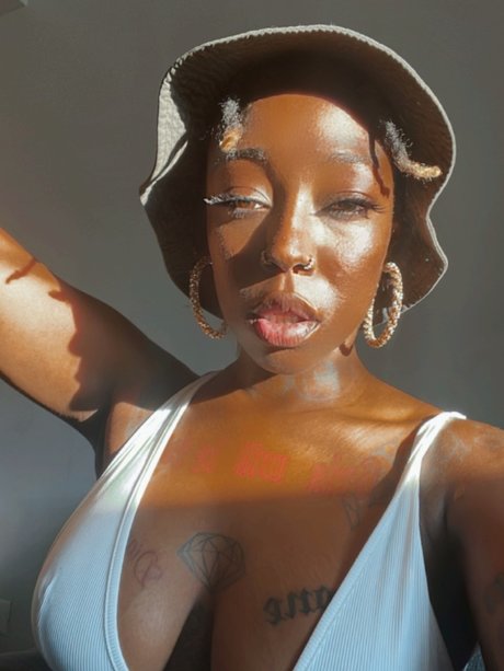 Robin Luv modèle artistique image