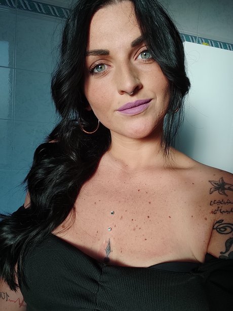 Marti Regina modèle nu galerie