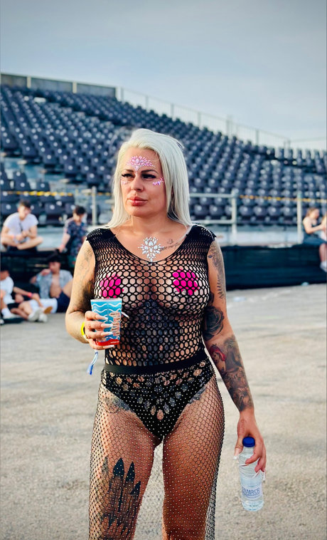 MARLY MALLORCA star du porno de haute qualité image