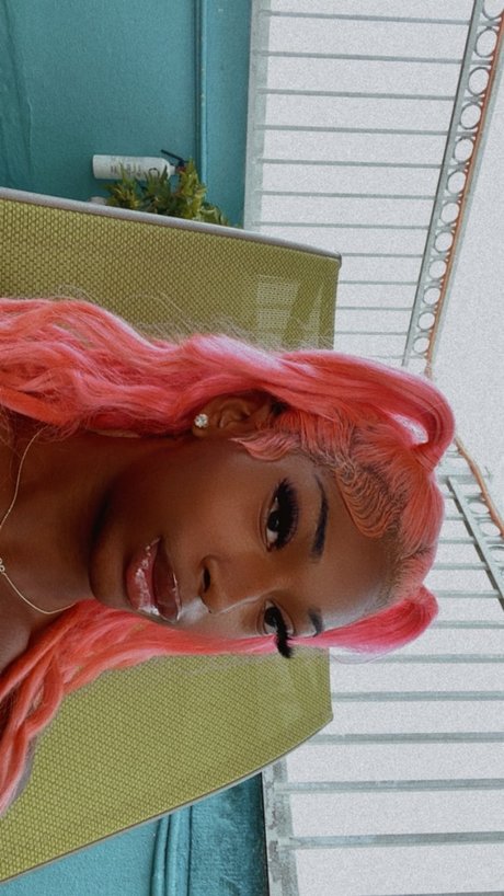 Bambii Dollazz star du porno chaude photos