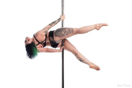 Nyx Nova étoile nue images