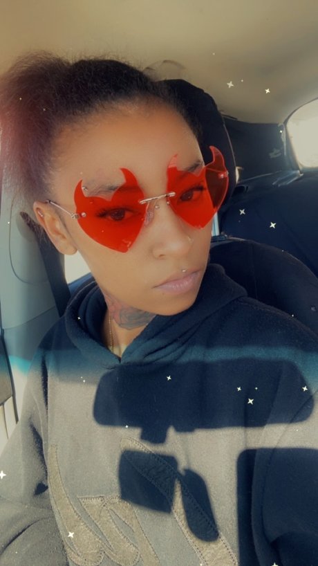 Angie Love étoile adulte des photos