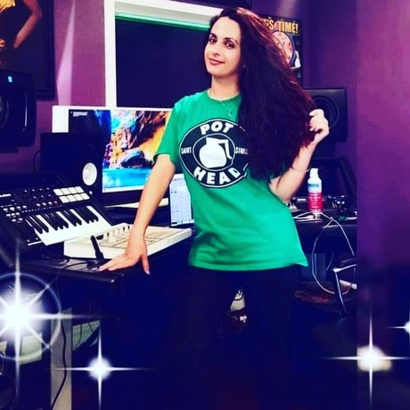 Ani Galestanian étoile de l'art des photos