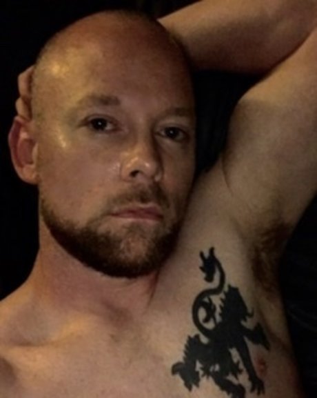 MeetMeInTheLou sexe star des photos