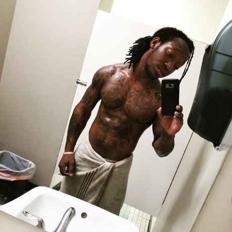 Fun in the dark étoile nue galerie