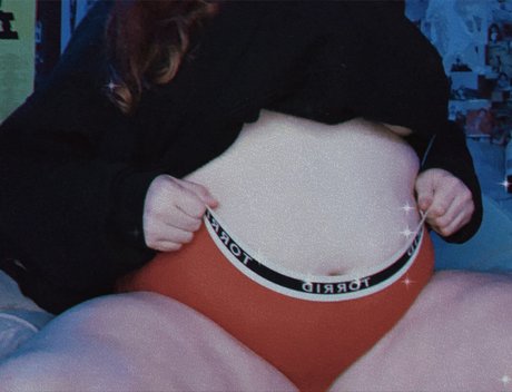 Curvy Queen Bow down star du porno xxx img