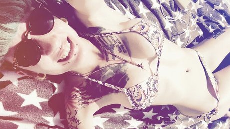 mediha san modèle exclusif images