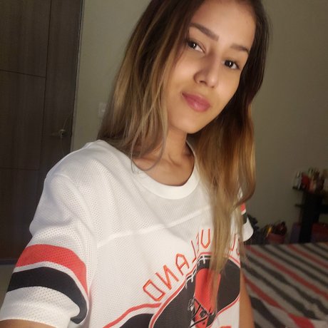 footjob uniquementfans jolie adulte photos