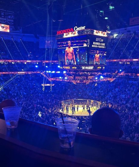 footjob pour ados uniquementfans érotique sympa image