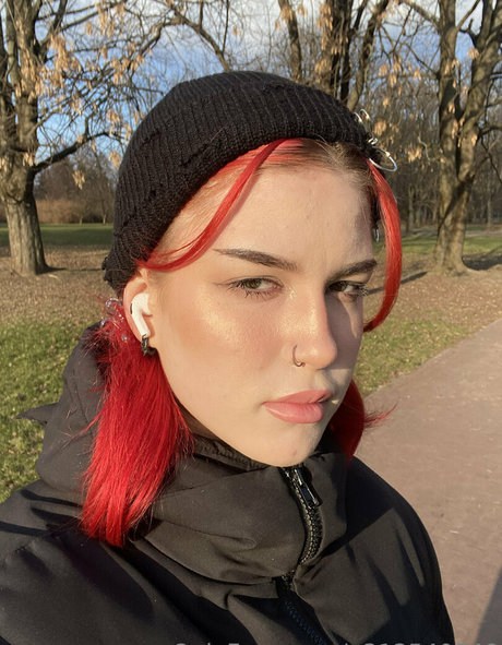 visage blond uniquementfans jolie adulte image