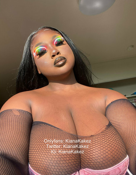 kianakakez modèle nu galerie