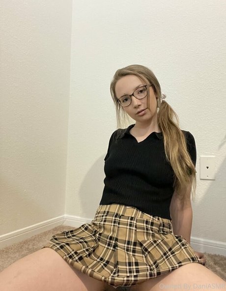 daniasmr joli modèle photo