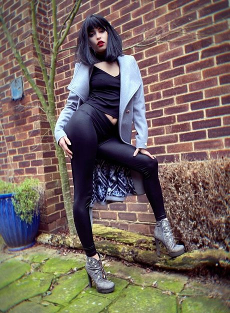 angelikarougefree modèle sympa galerie