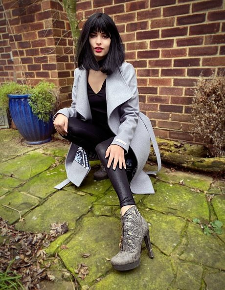 infirmière brune onlyfans érotique sympa galeries