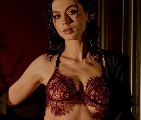 Unrealspicegirl modèle artistique photos