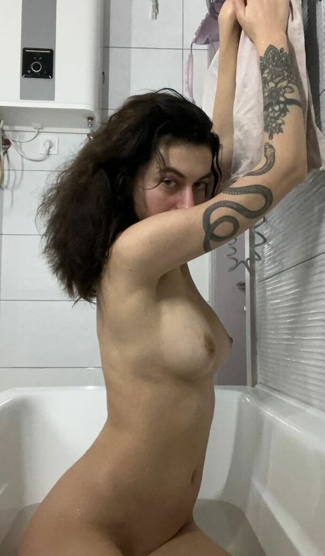 Unrealspicegirl modèle érotique archive