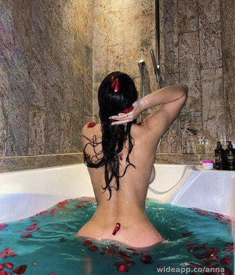 Anna Arevalo modèle érotique galerie