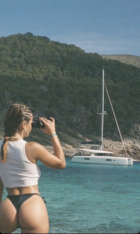 Anna Arevalo modèle de haute qualité img