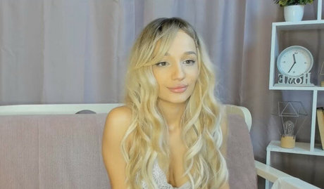 ChloeMorez modèle magnifique des photos