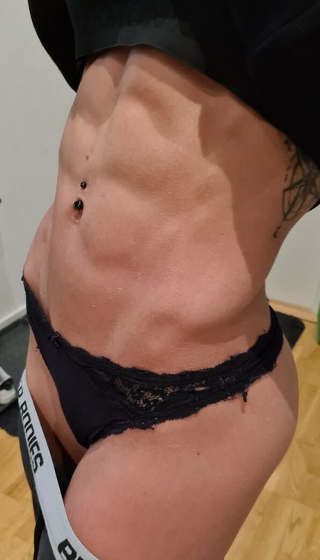 lilystrongfree modèle sympa photos