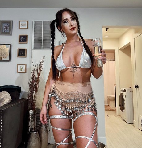 Megan Nicole étoile chaude archive