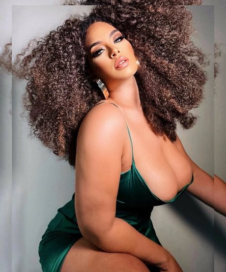 gros seins ébène onlyfans exclusif chaud image