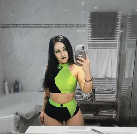 NevernaNoir modèle artistique des photos