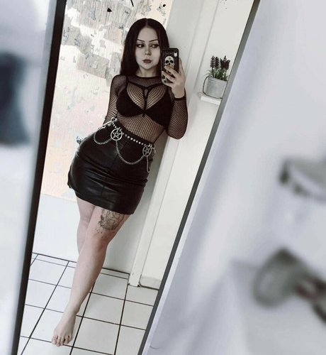 NevernaNoir modèle gratuit archive