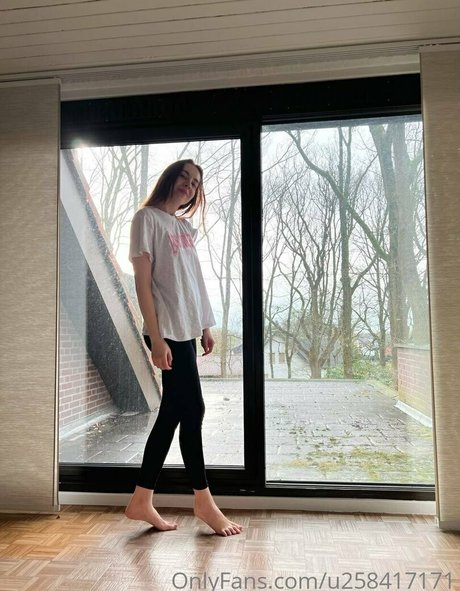 leeeeyyyla mannequin photo