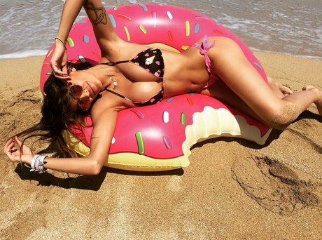 Cristina Buccino joli modèle des photos