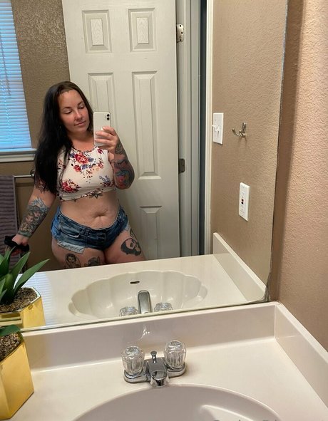 Corinasbooty actrice adulte photos