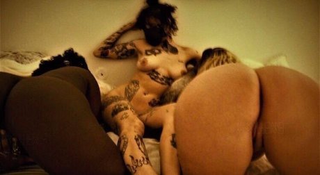 Corinasbooty modèles nus galerie