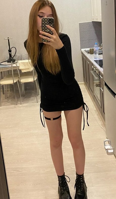 whylollycry modèle sexy photos