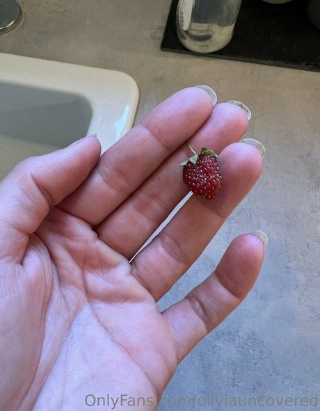 Oliviauncovered sexe star photo