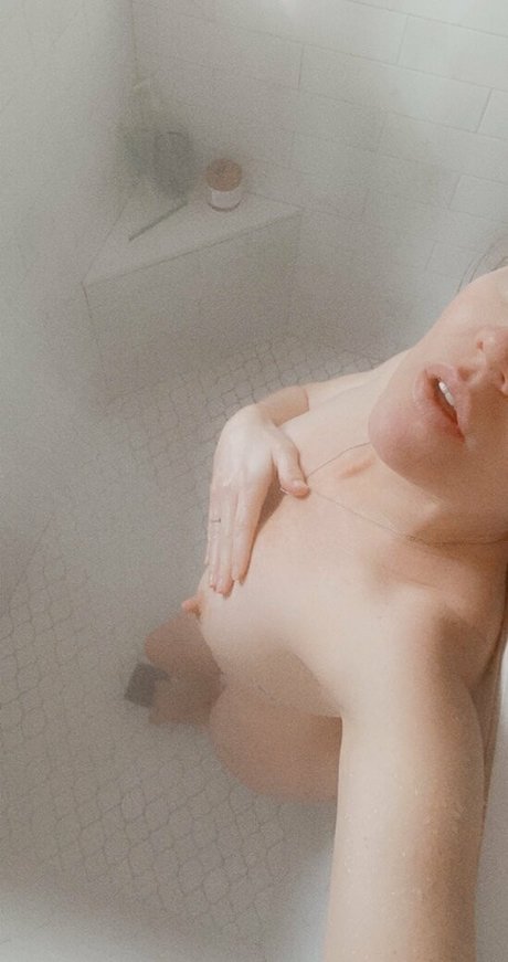 nevamore étoile nue image