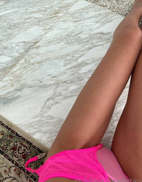 tatouages ​​​​de gros seins onlyfans sexy img