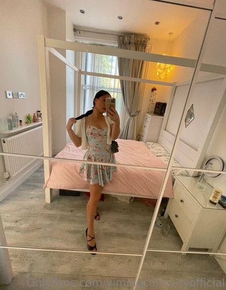 yimingcuriosityofficial modèle nu collection