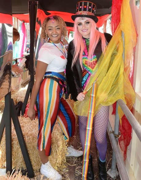 rousse aux gros seins onlyfans pornographique sympa image