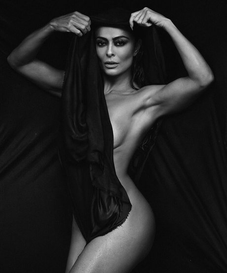 Juliana Paes étoile adulte des photos