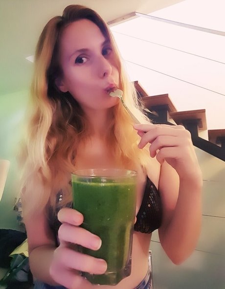 ellyedelweiss modèle pornographique galeries