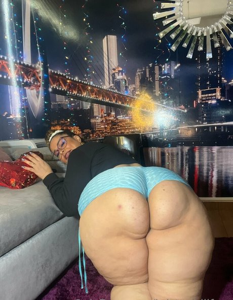 twink nu onlyfans bel art galerie