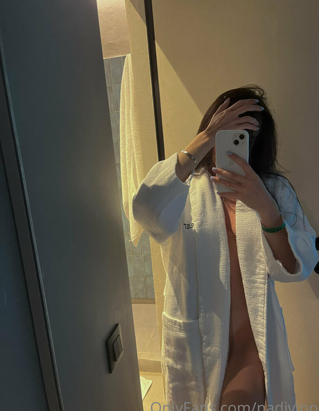 nadivipp modèle chaud image