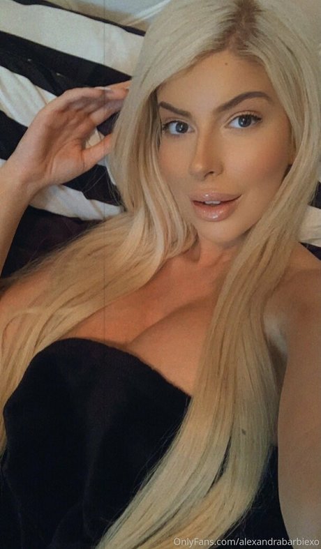 alexandrabunnyxo art modèle images