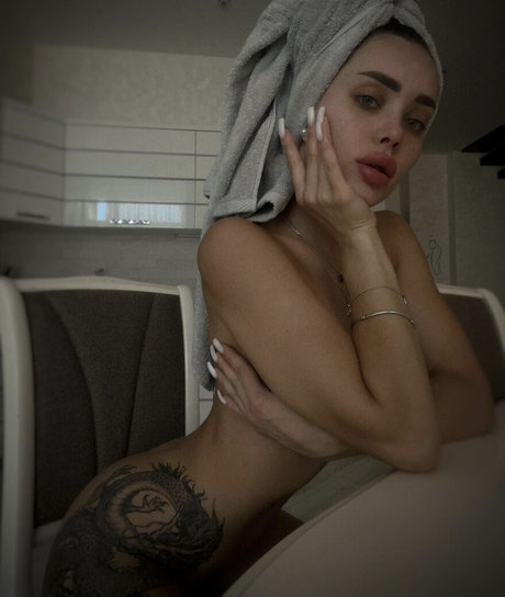 anastazzilisa21 modèle pornographique img