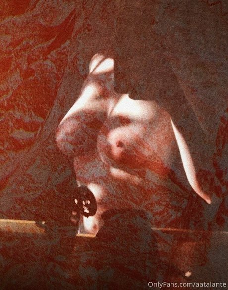 aatalante star du porno en haute qualité archive