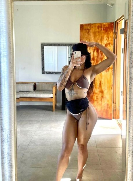 Carissa Amaria modèle sexy image